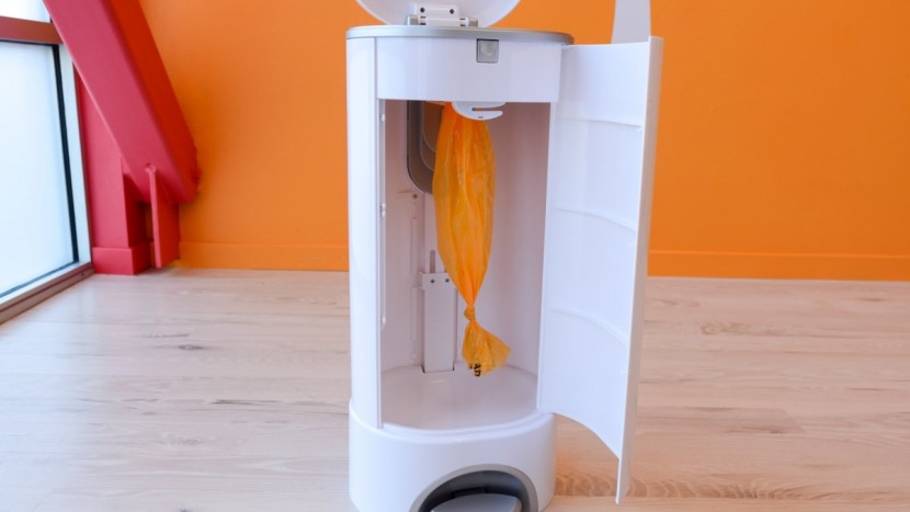 munchkin step - as with several of the diaper pails, the munchkin step uses a...