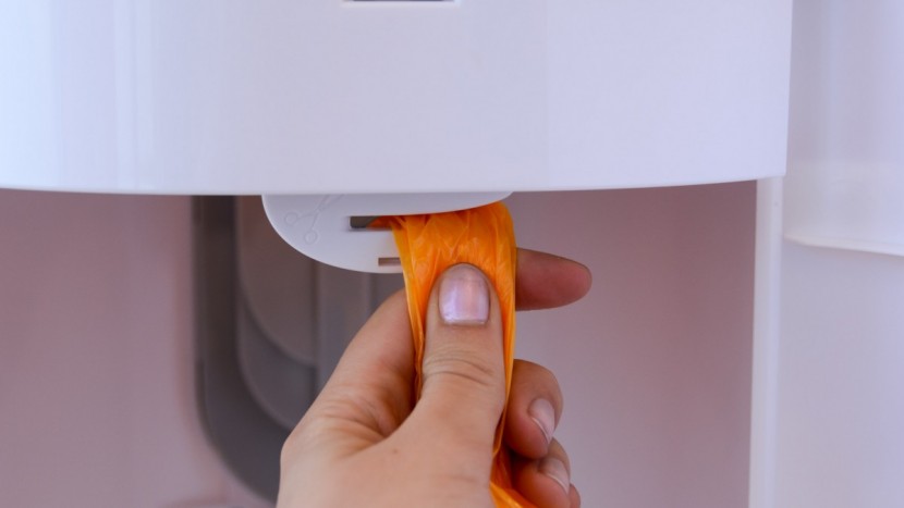 munchkin step - the convenient blade on the munchkin step makes it a breeze to cut...