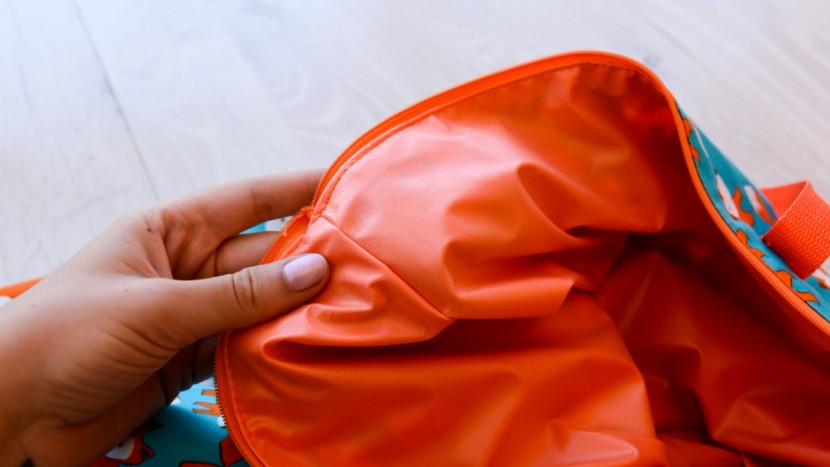 the pul liner has hidden seams to keep the planet wise hanging bag...