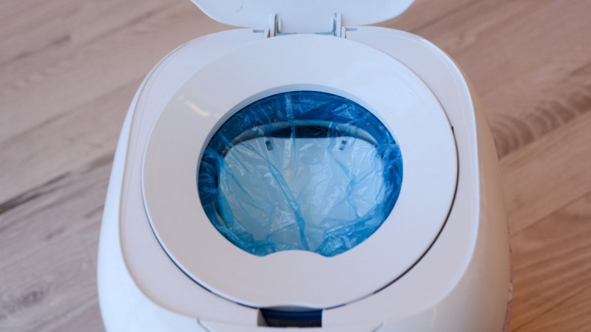 playtex diaper genie expressions - the push n' lock clamp on the playtex diaper genie expressions...