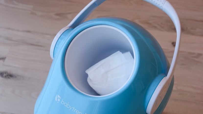 baby trend diaper champ deluxe - the diaper champ deluxe works by rotating the handle to open...