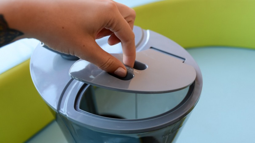 the flip top lid on the air innovations allows you to fill the tank...