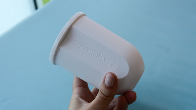 the boneco requires a demineralization filter to limit white dust...