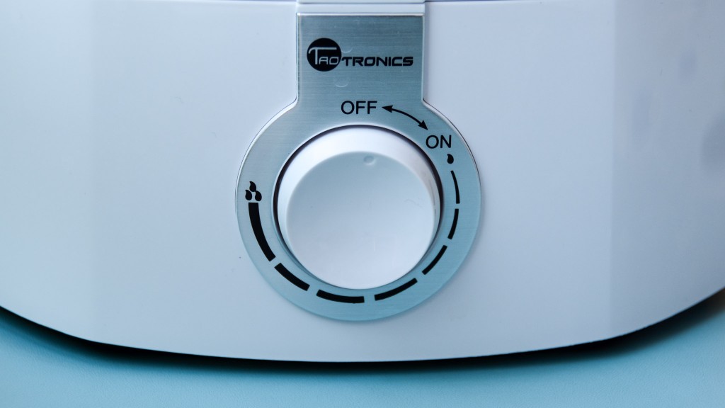 taotronics tt-ah002 - the single variable moisture control dial on the taotronics is easy...