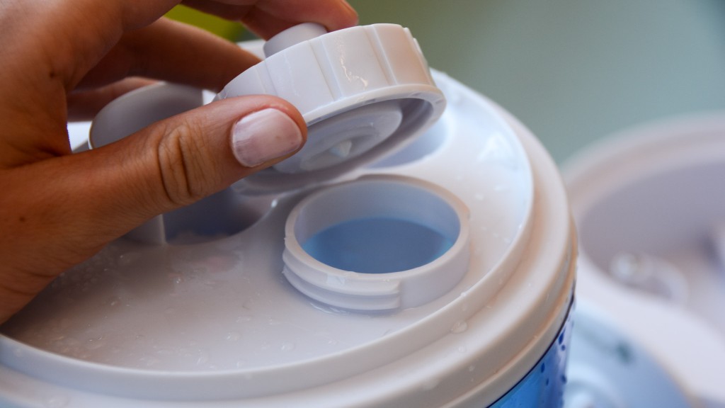 safety 1st 360 - the opening on the safety 1st is small and requires precise filling...