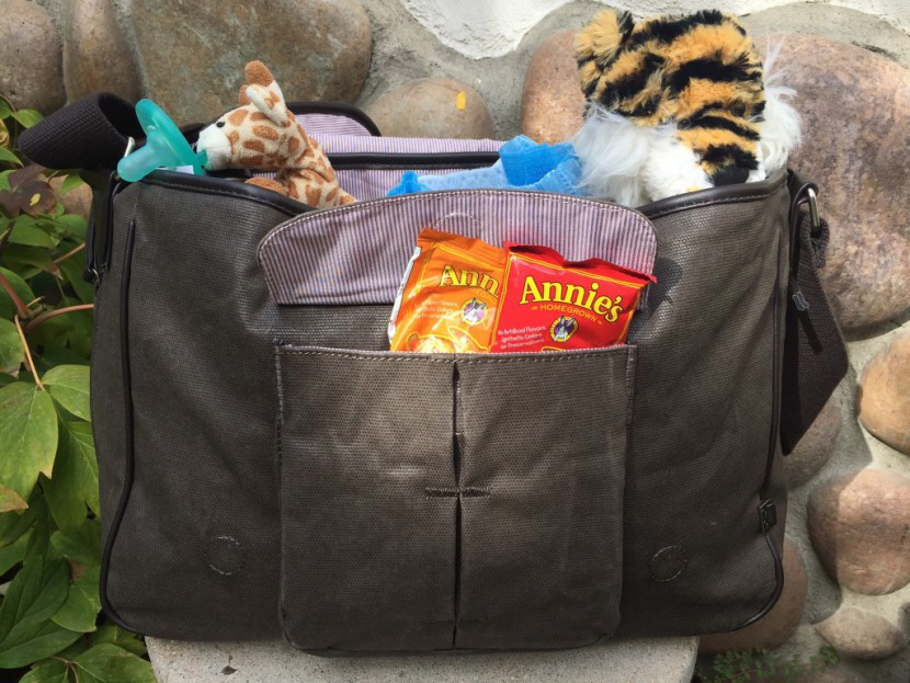 oioi wax canvas satchel - we packed the oioi wax canvas satchel to the brim with our supplies...