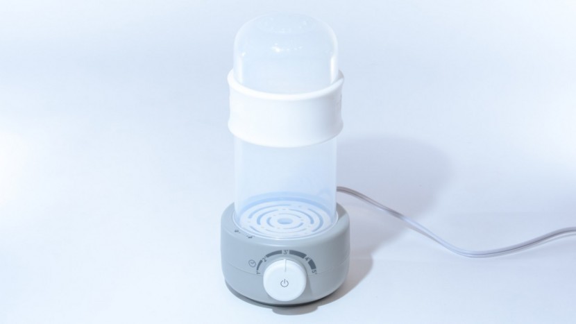 beaba babymilk - the beaba babymilk is a steam technology warmer with a strange...