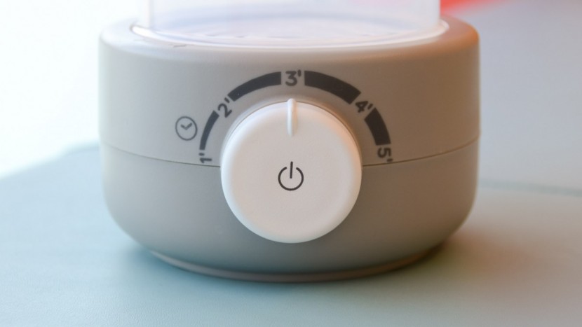 beaba babymilk - the babymilk user interface is a single timer dial that requires...