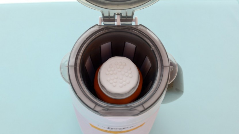 the deluxe can work with short or tall bottles, but it won't accept...