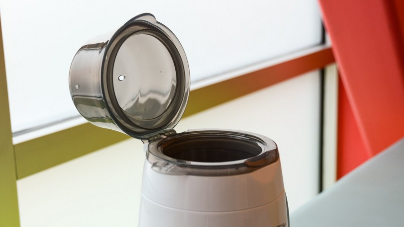 dr. brown's deluxe - the flip-top lid on the deluxe helps keep heat and moisture in the...