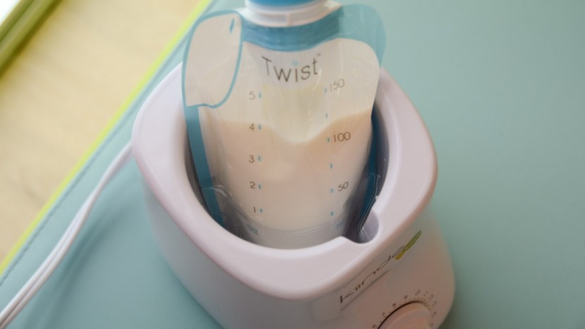 bottle warmer - the water bath technology of the kiinde is safer than steam bath...