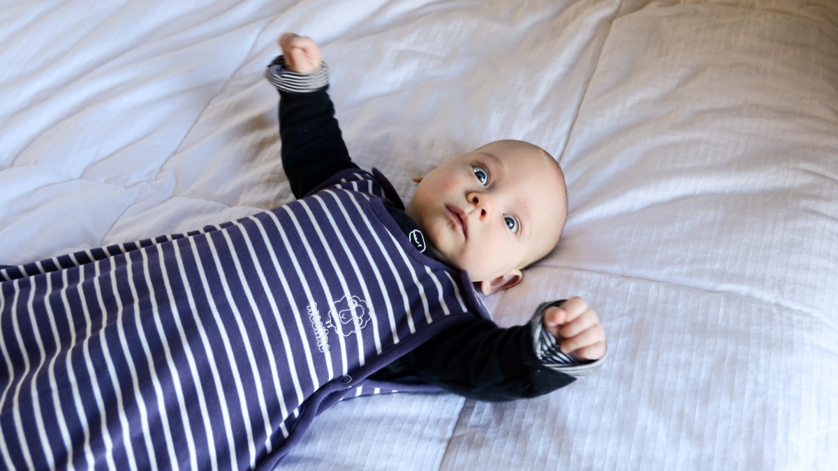 Woolino 4 Season Ultimate Review (Sleep sacks give baby more freedom of movement, but their startle reflex may kick in and surprise them every once in a...)