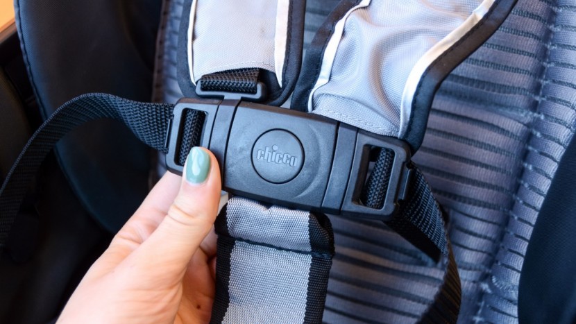 chicco activ3 air - the activ3 harness is generally average with nothing really standing...