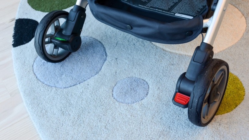 uppababy minu - the single action brakes on the minu are color-coded and very...