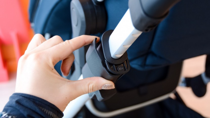 thule sleek double - the handlebar on the sleek telescopes in and out to accommodate...