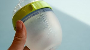 The volume markings are not colored and can be challenging to read...