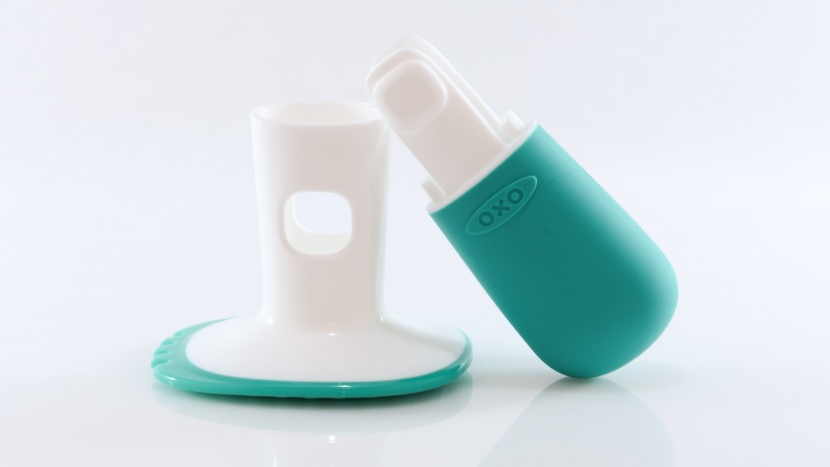 oxo tot food masher - the masher can dismantle into two parts.