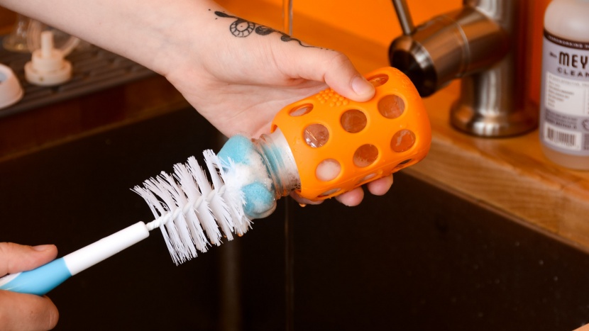 baby bottle brush - dr. brown&#039;s bottle brush fits easily through narrow-necked bottles...