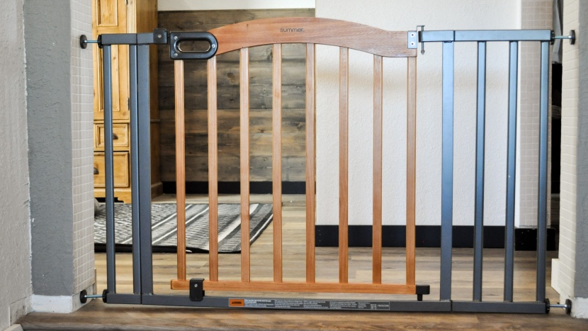 Top summer infant decorative wood metal foot pressure mounted