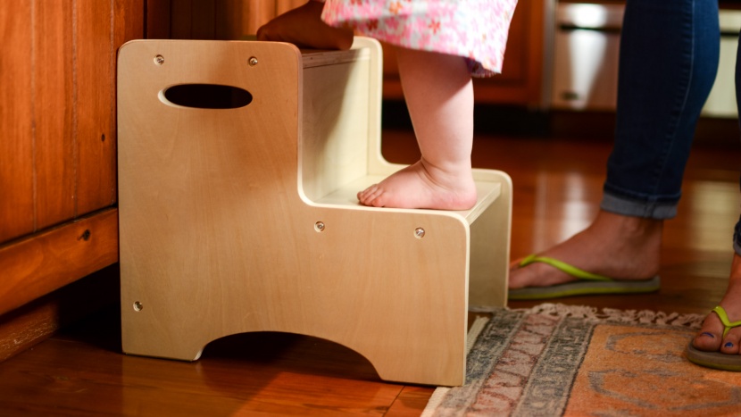 the wood city has carry handles on both sides.