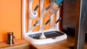 Marbrasse retractable drying rack review – Works for drying water bottles -  The Gadgeteer