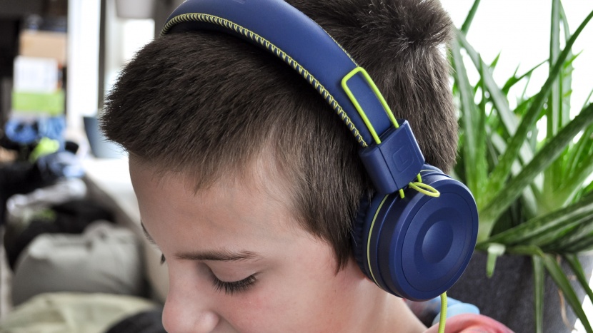 kids headphones - the sound quality of the powmee is disappointing and louder volumes...