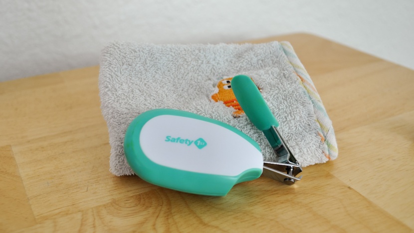 the larger grip on these safety 1st clippers could be good for...