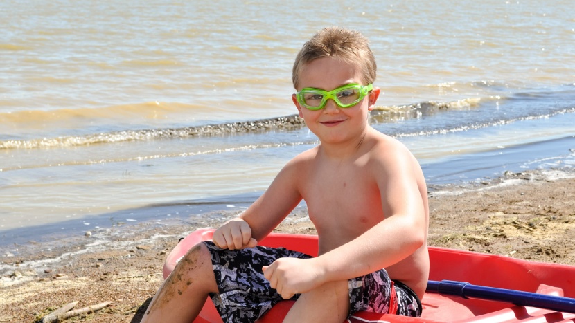 kids swim goggles - the eversport kid&#039;s goggles wider view caused underwater distortion...