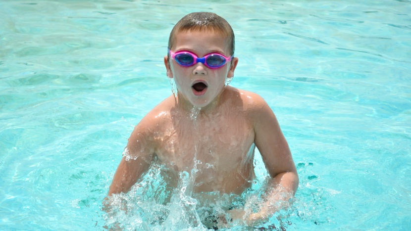 kids swim goggles - the skoogles are leak-free and comfy with a budget-friendly price.