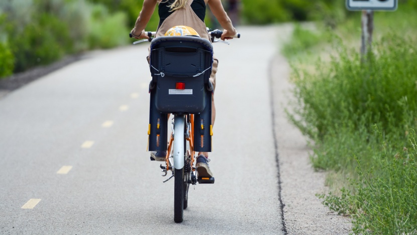 kids bike seat - we like that the cycle deals has back seat reflectors improving...