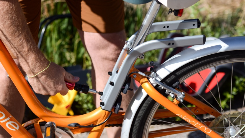 kids bike seat - while attaching the maxi mounting system to the bike is somewhat...