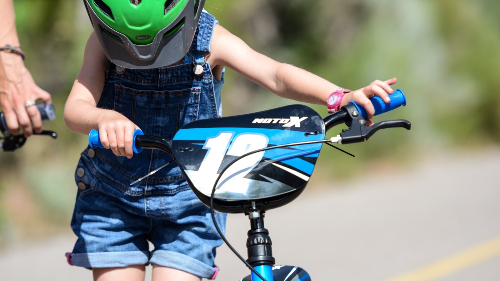 kids pedal bike - the huffy comes with a number plate, rubber handgrips, handbrake and...