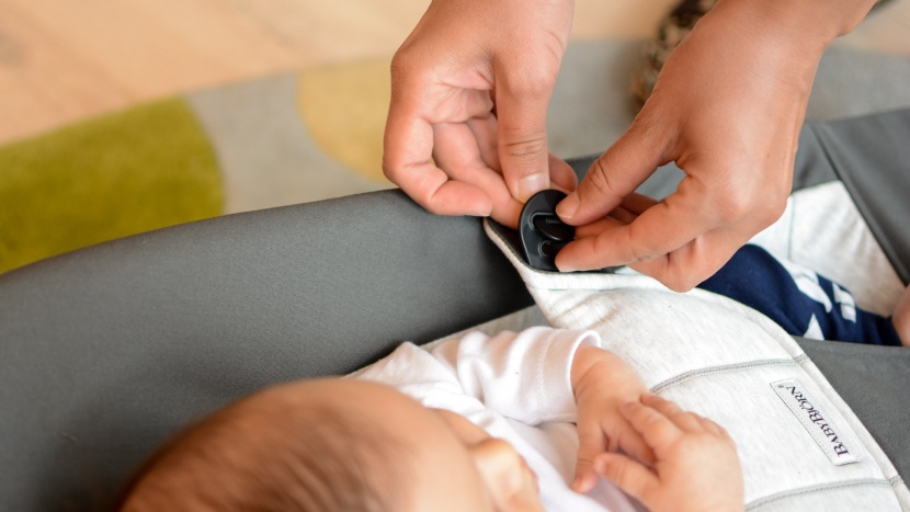 babybjorn bouncer balance soft - the babybjorn&#039;s harness is all about simplicity.