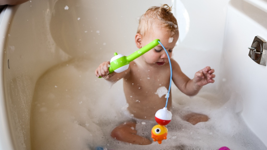 The Best Bath Toys to Maximize Learning - Munchkin Blog