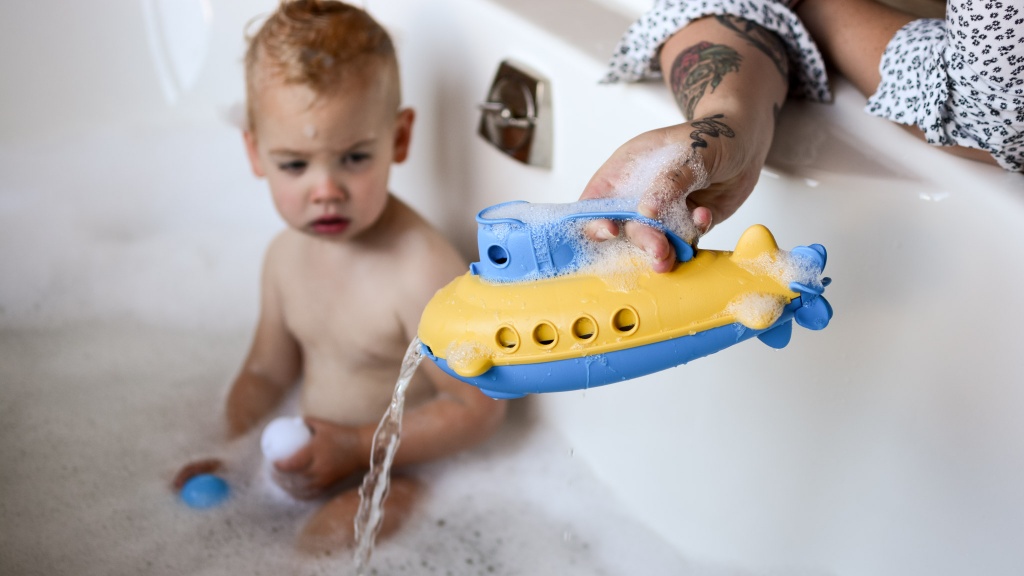 How to clean bath toys, your car seat, water bottles and other