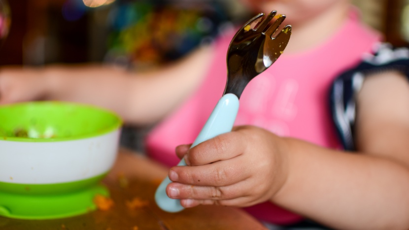 the kirecoo fork and spoon set comes with a hard-shell carry case...