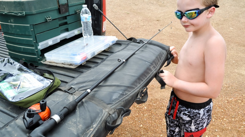 kids fishing pole - taking the lanaak out of the package only to discover it is broken...