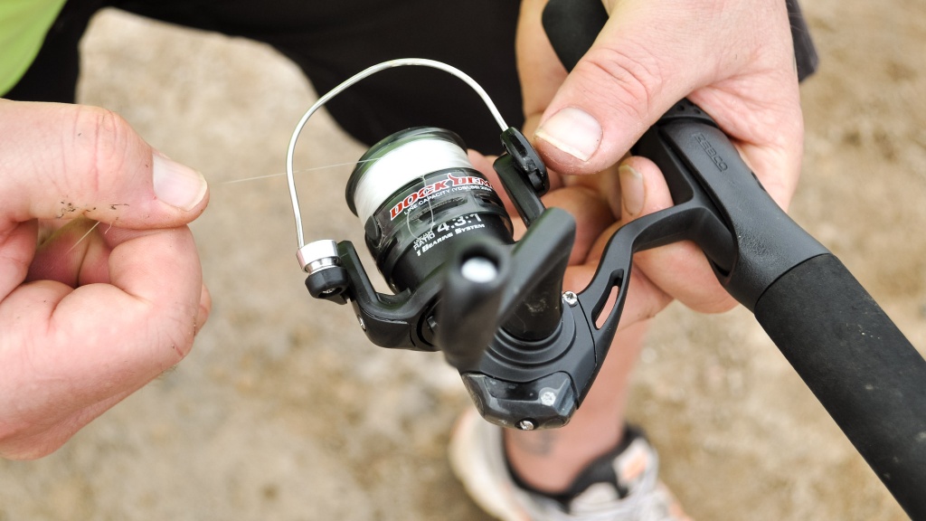How to Respool a Child's Fishing Rod and Reel - Shakespeare Pitchin' Stick  