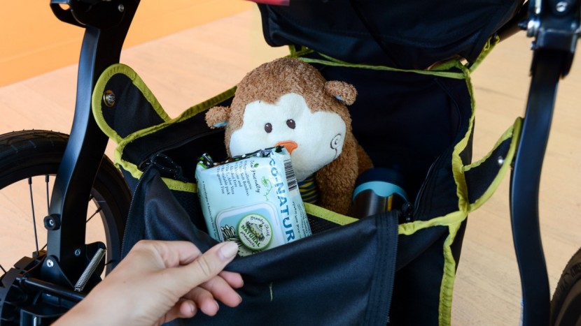the blaze storage bin has an internal pocket and holds up to 10 lbs.