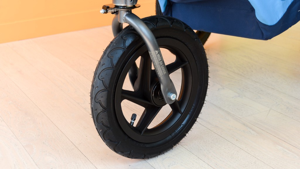 bob revolution flex 3.0 combo - the front wheel on the flex 3.0 is large with a rubber pneumatic...