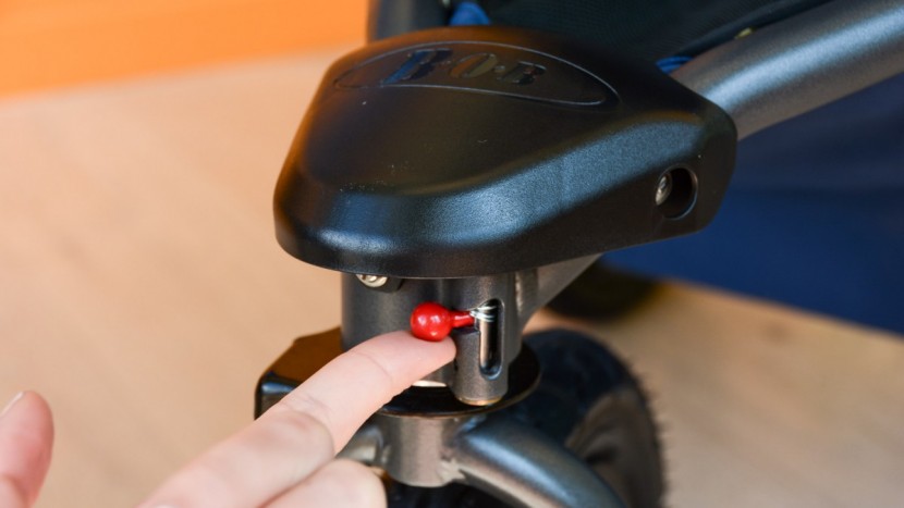 bob revolution flex 3.0 combo - the revolution 3.0 has a lockable swivel front wheel that helps it...