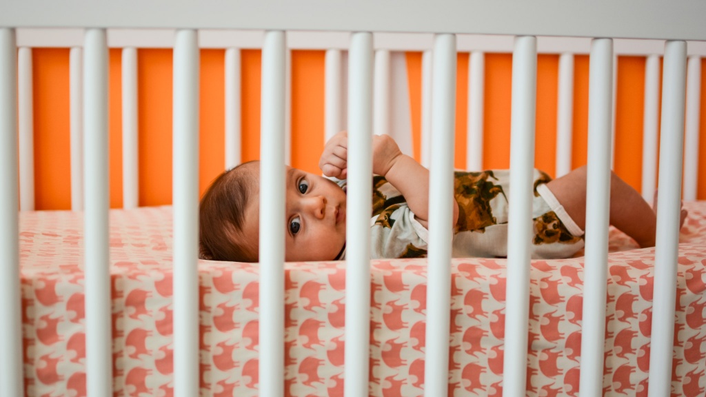 Inexpensive baby outlet crib