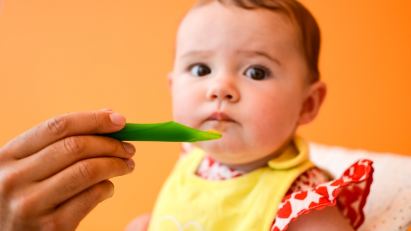 baby spoon - it is essential to find a spoon that fits comfortably in parents&#039;...