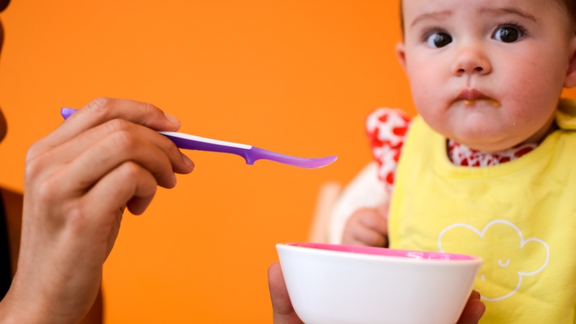 baby spoon - the munchkin lift infant spoon offers practicality at an affordable...