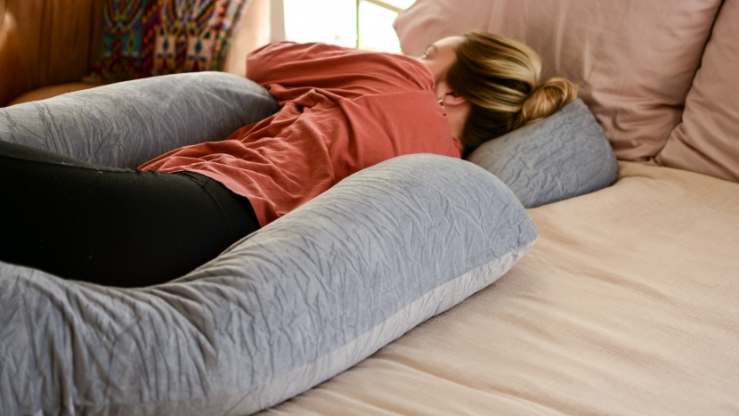 pregnancy pillow - the modified u shape on the chilling home allows you to use it as a...