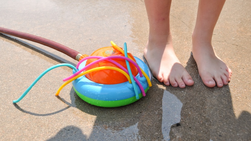 the hydro swirl has a spinning top plate and water tubes that thrash...