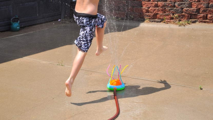 kids sprinkler - the hydro whirl has water coming and going in every direction.