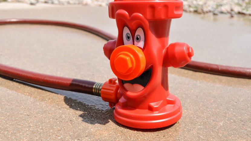 kids sprinkler - the small fire hydrant is more fun than it looks with a center plume...