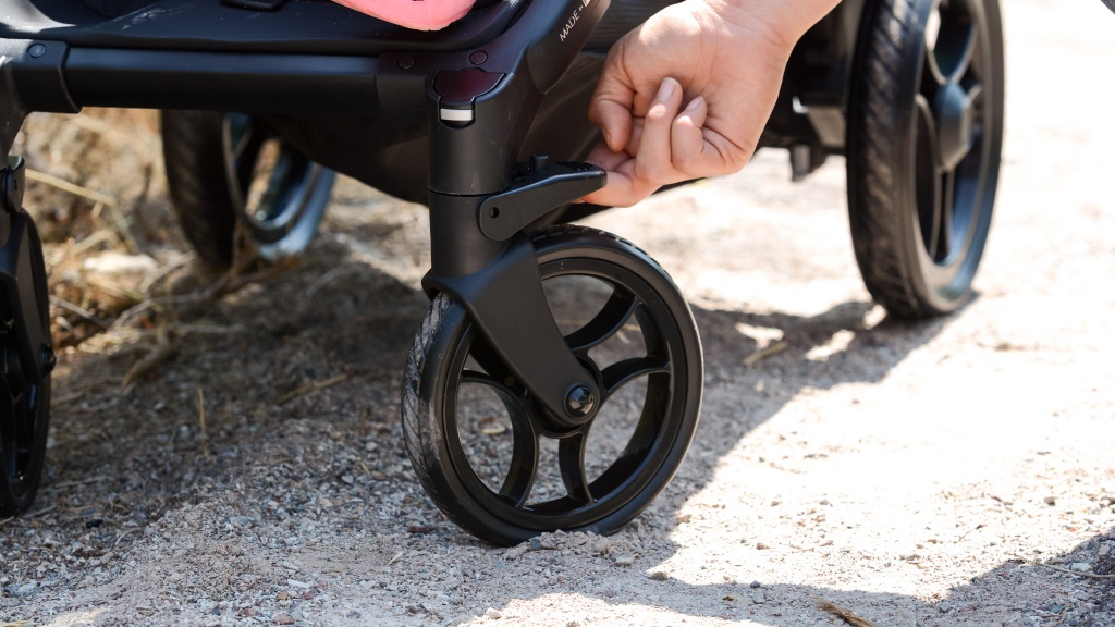 peg perego booklet 50 full size stroller review - the front wheels on the booklet 50 can be locked in a straight...