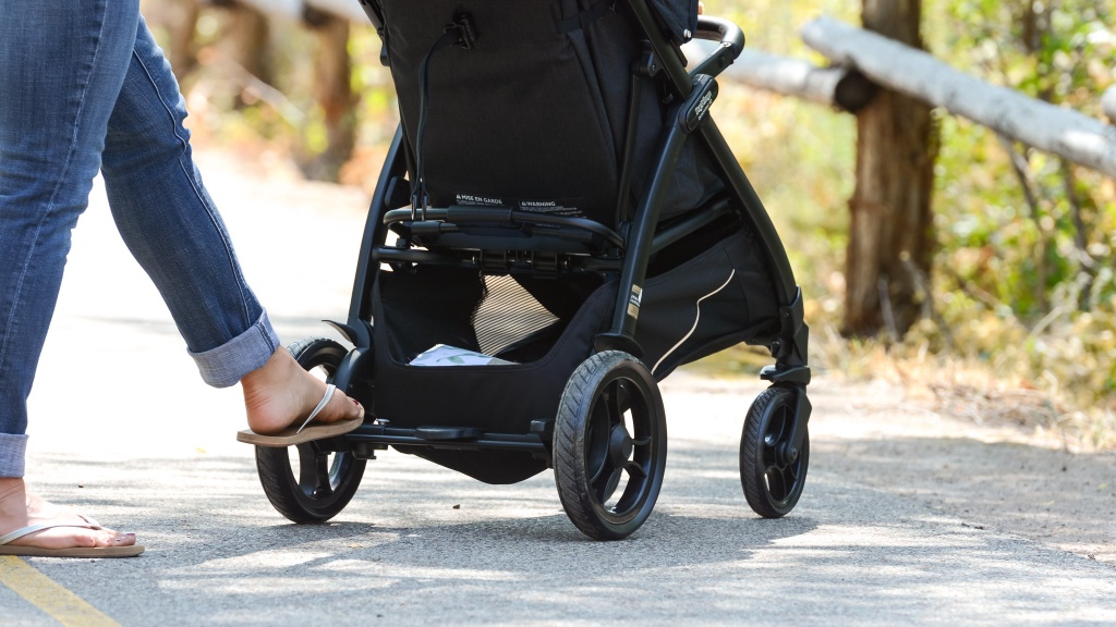 peg perego booklet 50 full size stroller review - the brake on the booklet 50 is easy to use and works well even with...